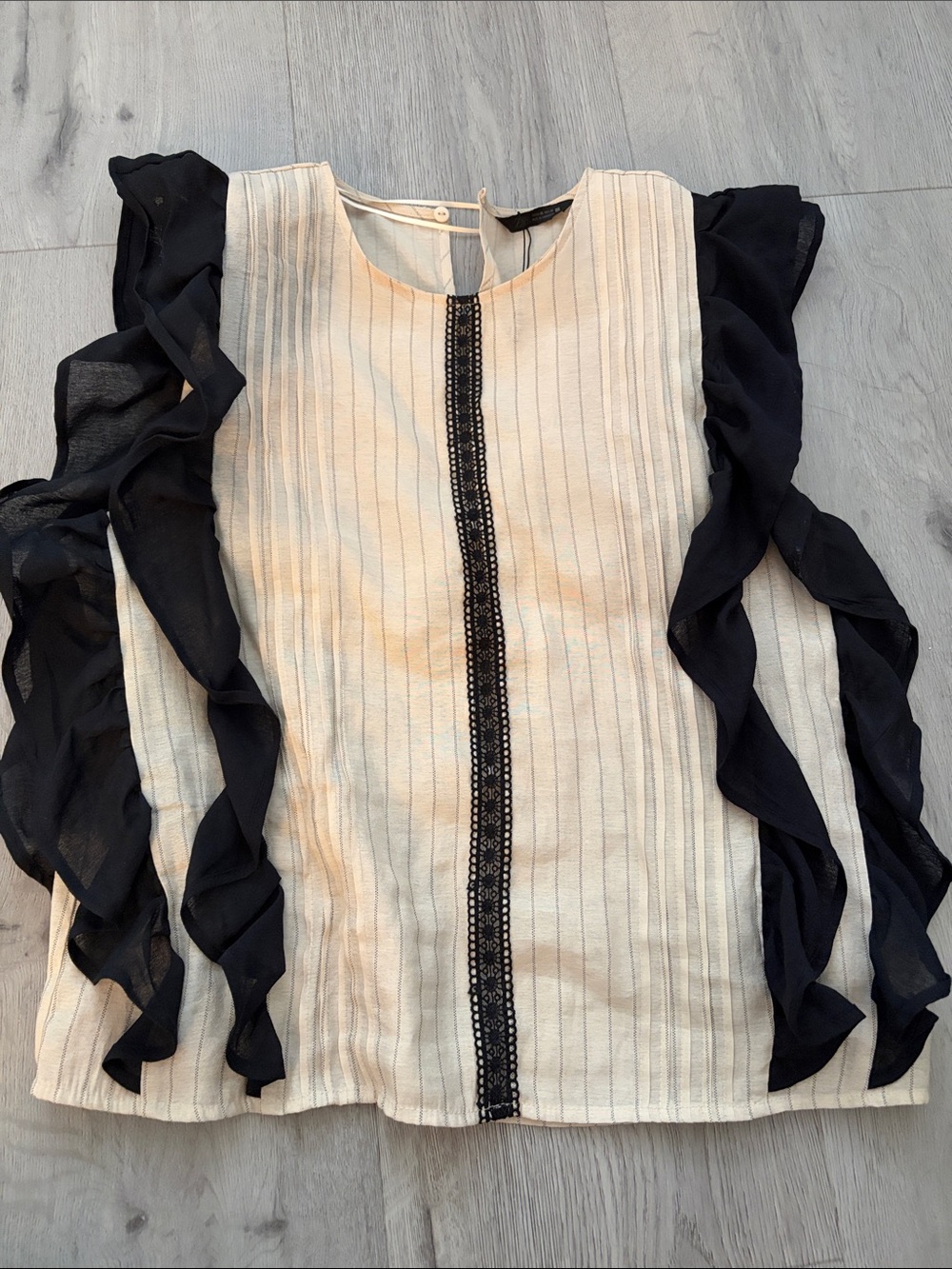 Zara Women’s Cream Ruffled Sleeve Top with Black Trim